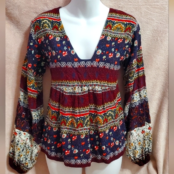 Like NEW Low Cut Sexy Flowy Floral Blouse Sz S - Picture 1 of 7